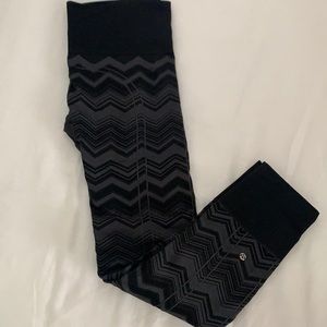 LuluLemon seamless cropped blk/gray leggings sz 4